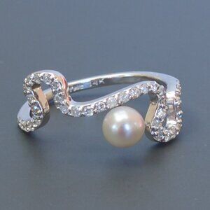 Paige Novick 14k White Gold Wave Ring with Pearl & Diamond Pavé — Size 6.75